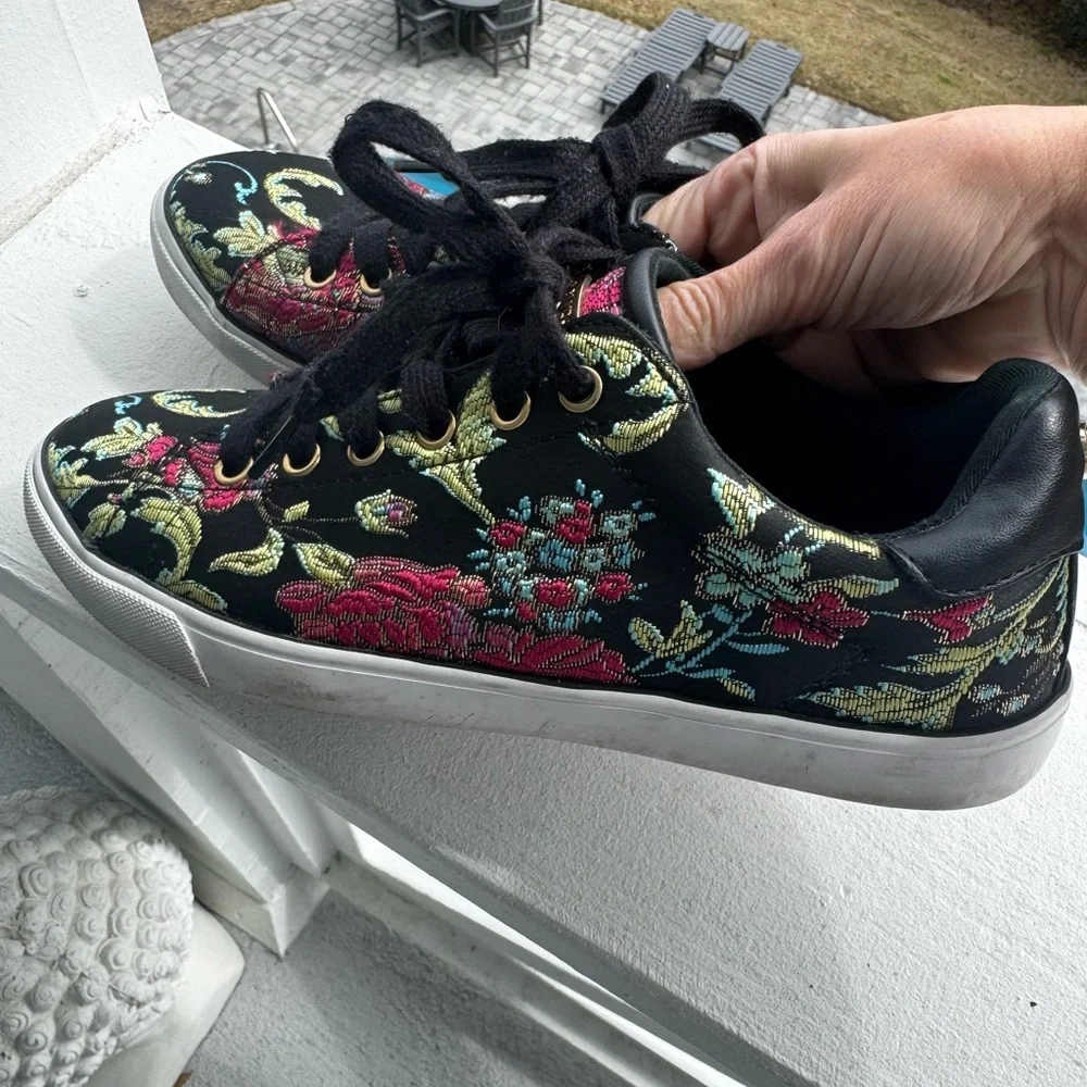 Guess Black Sneakers with Floral brocade Asian inspired Accents 8 - Picture 9 of 12